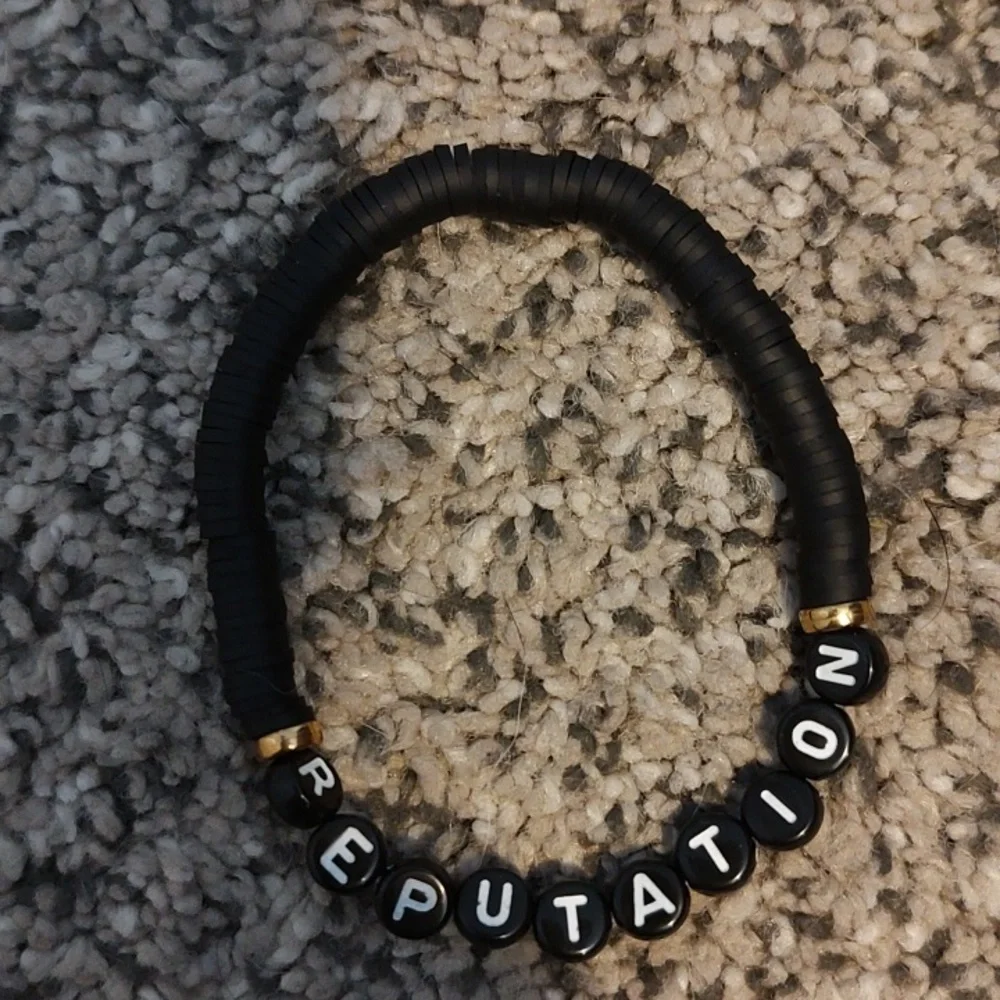 Taylor Swift Colorful Beaded Bracelets Set - Picture 7 of 8